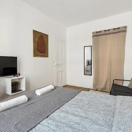 Appartamento Quiet Studio With Terrace Near Beautiful Garden Parigi