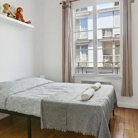 Appartamento Quiet Studio With Terrace Near Beautiful Garden Parigi